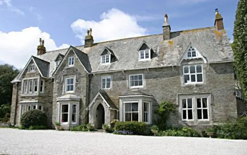 Molesworth Manor - Image 1