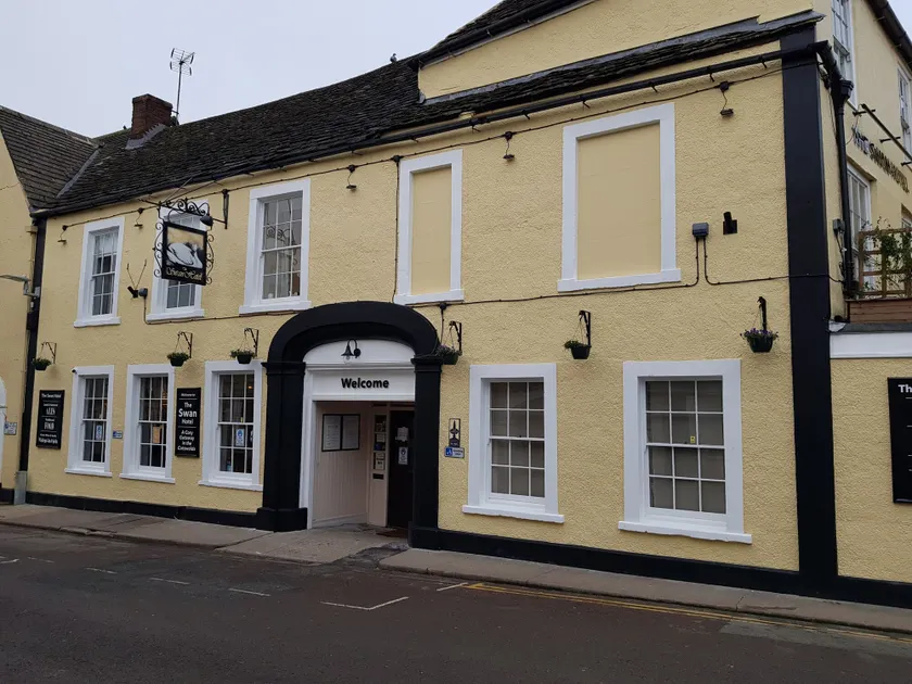 Swan Hotel - Image 1