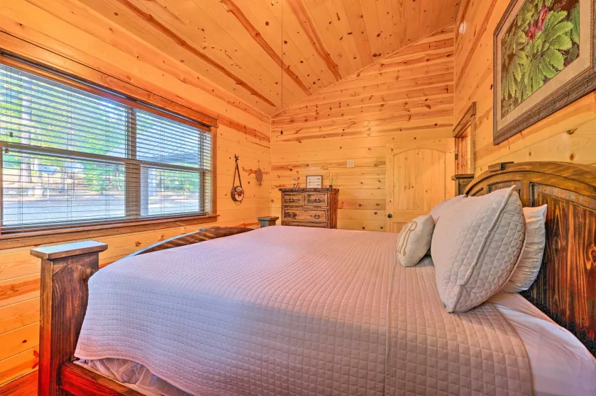Creekside Broken Bow Cabin w/ Hot Tub & Fire Pit! - Interiør