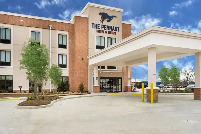 Pennant Hotel & Suites - Image 1