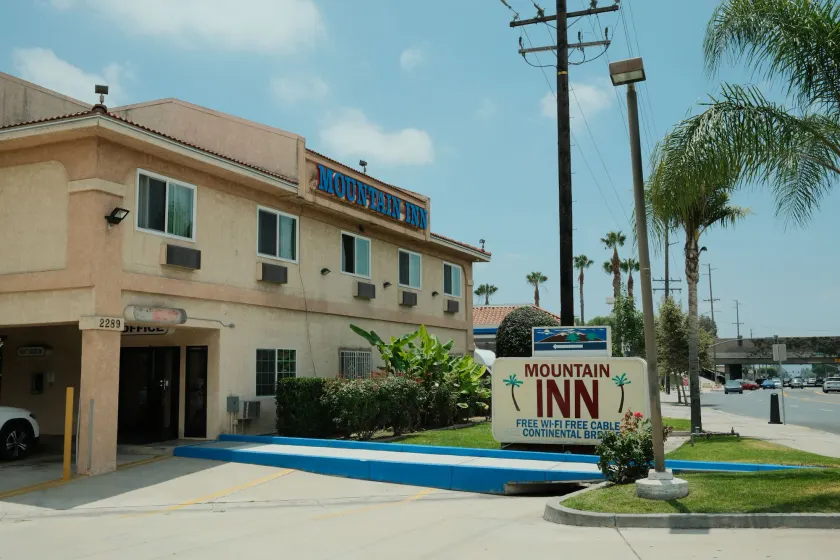 Mountain Inn - Image 1