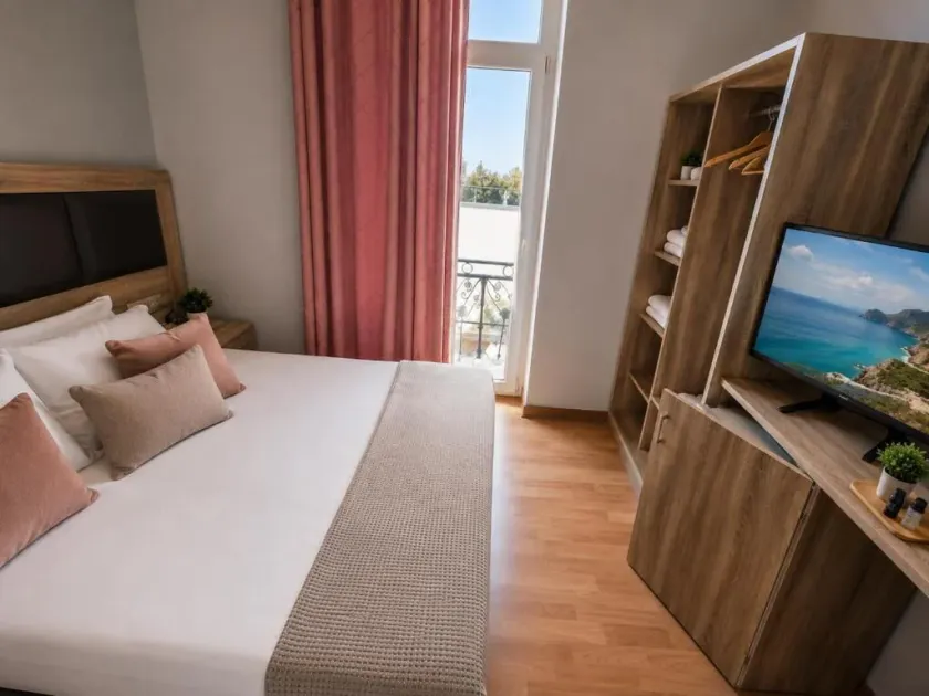 Diethnes Hotel - Image 1