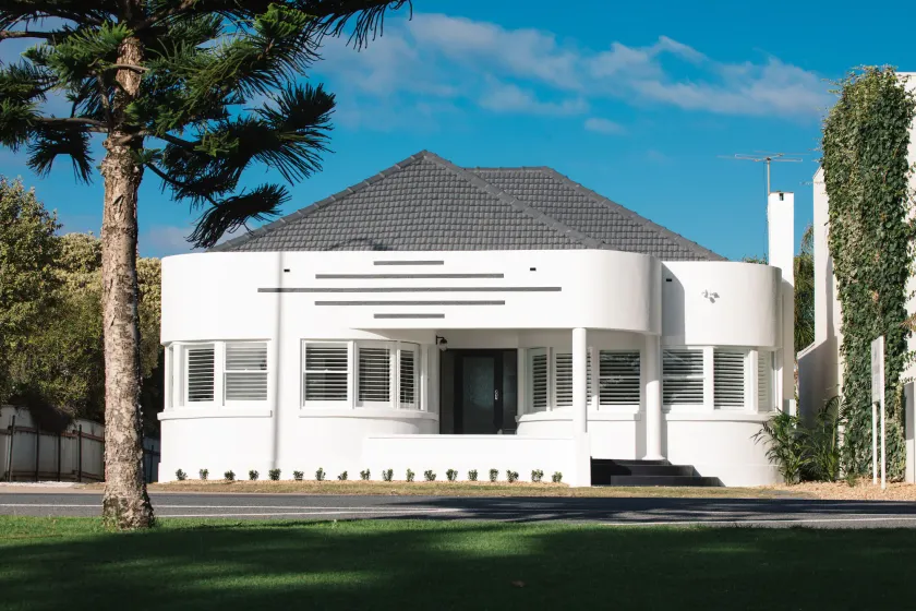 Deco Beach Luxury Apartments - Image 1