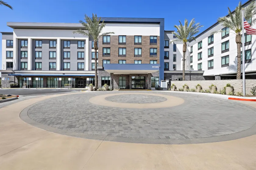 Hampton Inn By Hilton Ontario Airport - Image 1