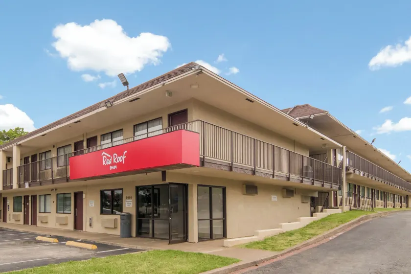 Red Roof Inn Fort Worth South - Image 1