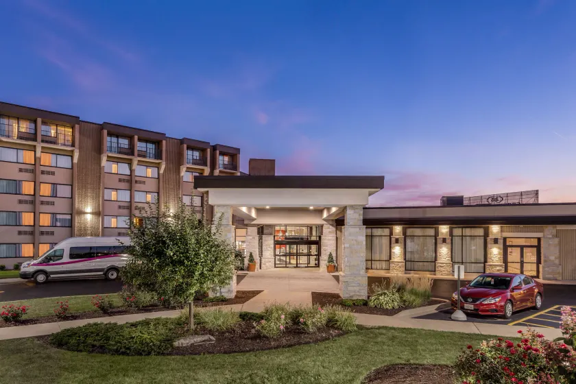 Crowne Plaza Milwaukee Airport by IHG - Image 1