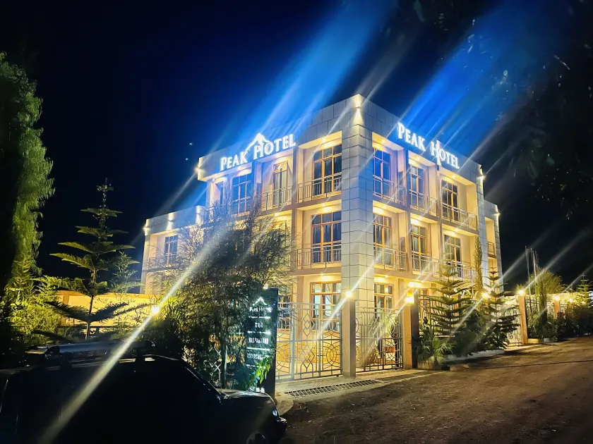 Peak Hotel & Safaris - Image 1