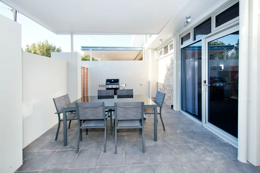 Loxton Courthouse Apartments - Image 1