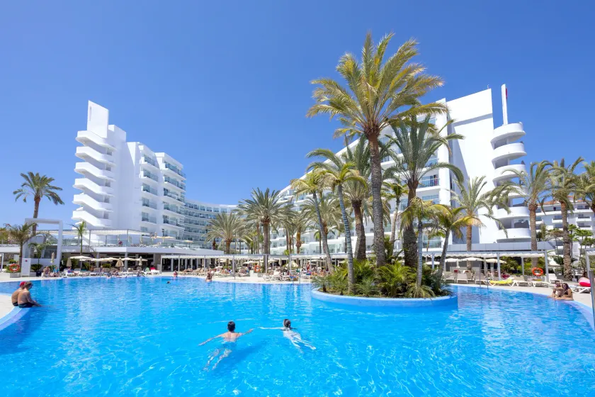 Hotel Riu Papayas - All Inclusive - Image 1
