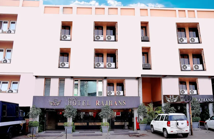 Jain's Hotel Rajhans - Image 1