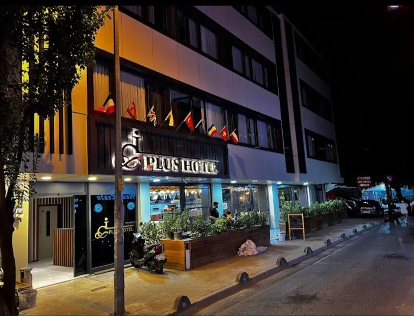 Ci Plus Hotel - Image 1