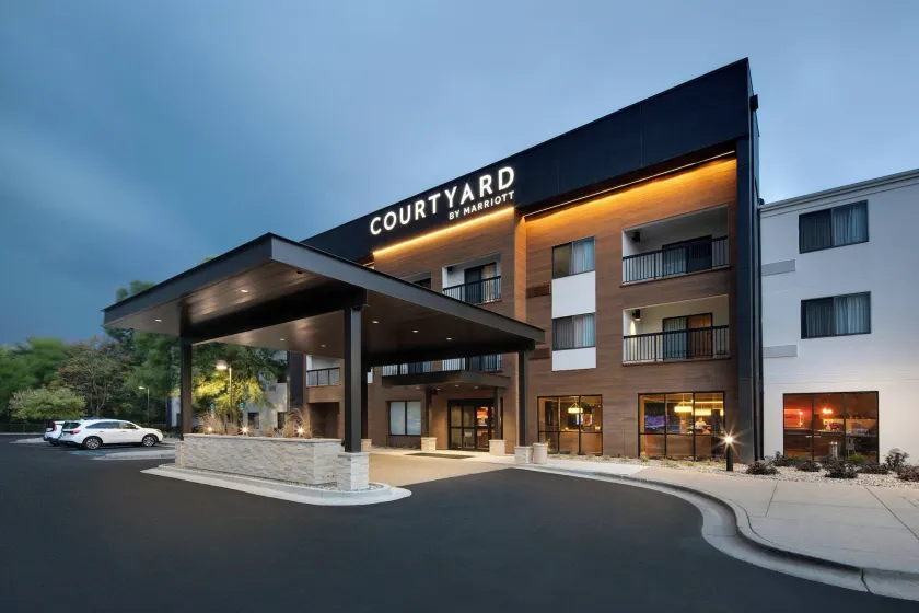 Courtyard Grand Rapids Airport - Image 1