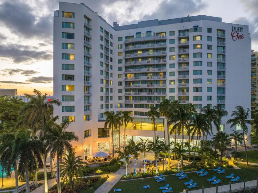 GalleryOne Doubletree Hilton GC Turtle Cove - Image 1