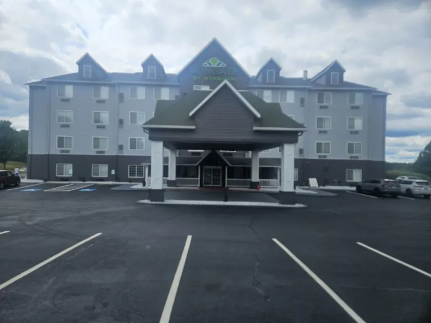 Wingate Suites by Wyndham Youngstown - Austintown - Image 1