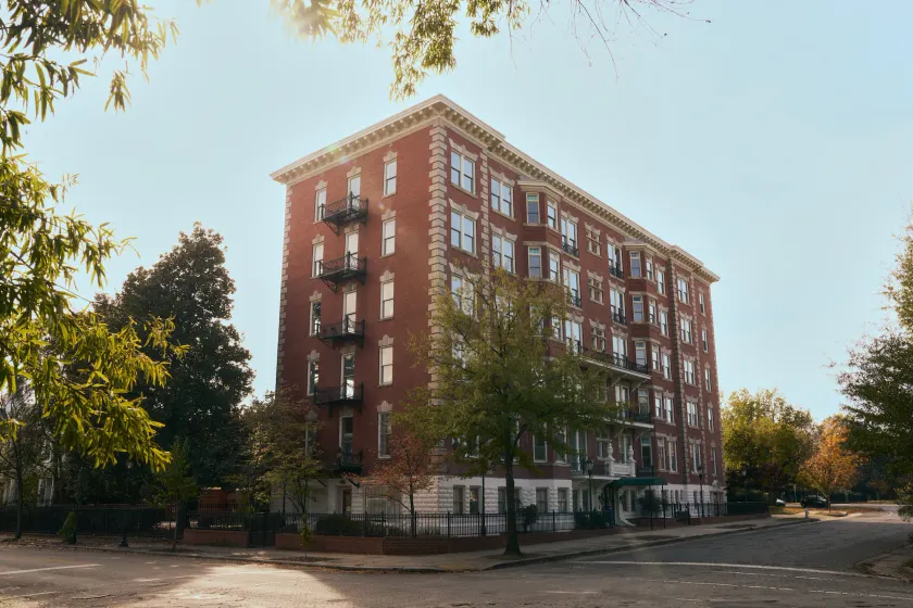 Shenandoah Mansions, an Ash Hotel - Image 1