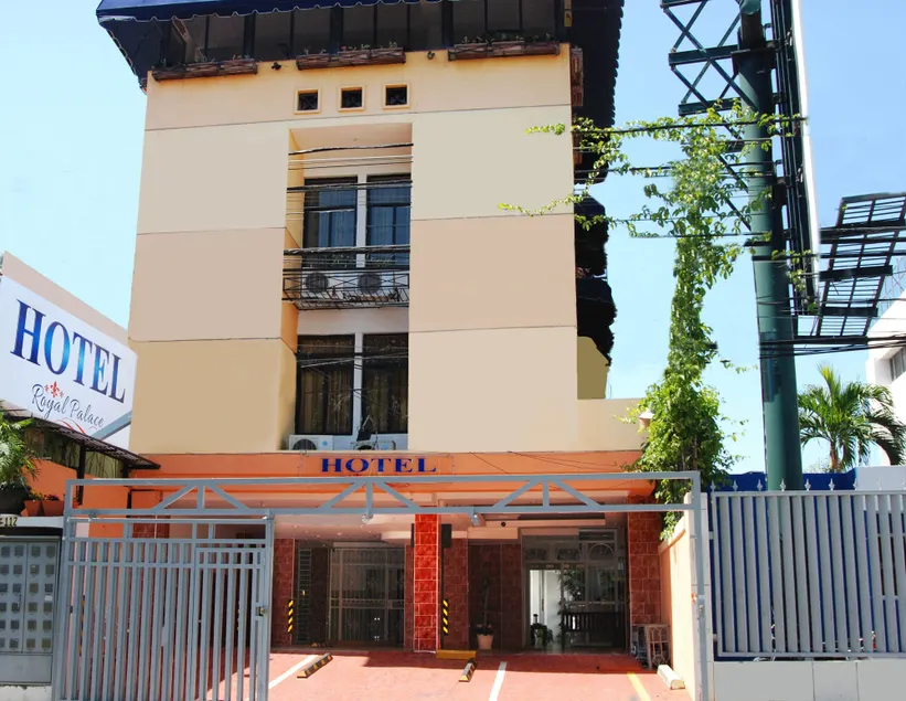 Royal Palace Hotel - Image 1