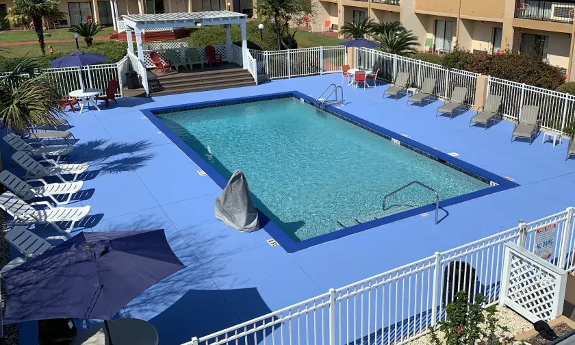 Quality Inn & Suites Pensacola Bayview - Image 1