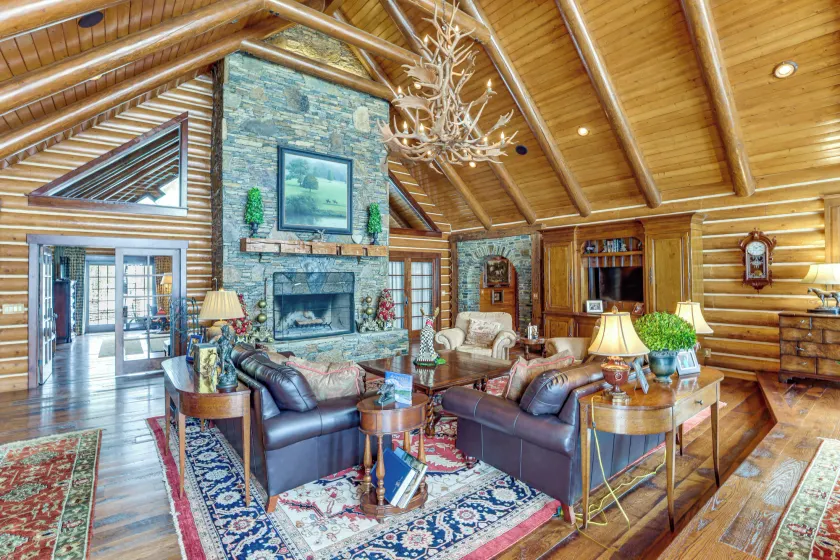 Theater, Gym, Hot Tub: Versailles 'heritage Lodge' - Image 1