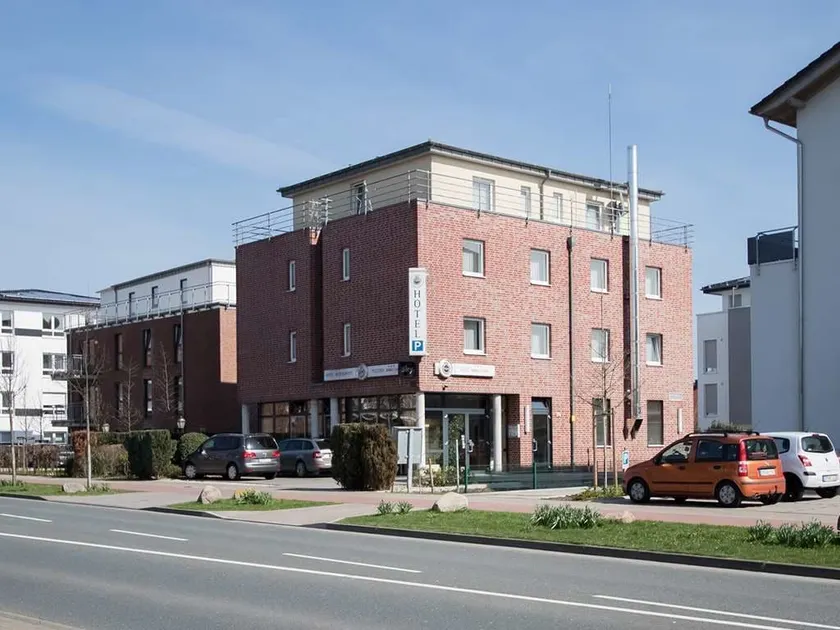 Hotel Manu - Image 1