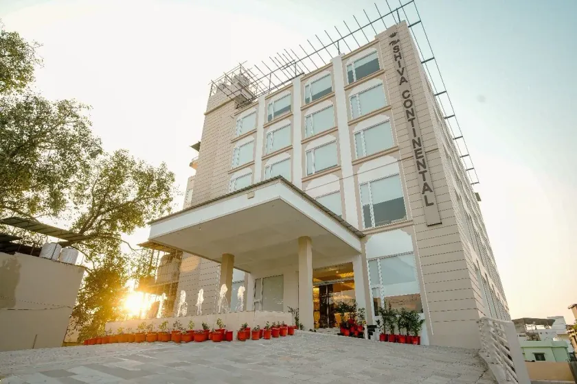 Hotel Shiva Continental - Image 1