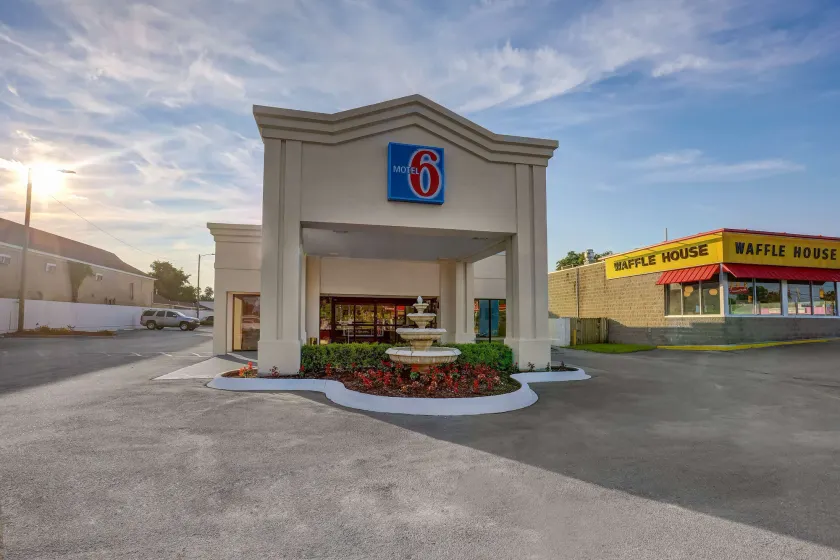 Motel 6-Jacksonville, NC - Image 1