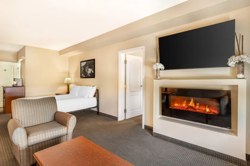 Best Western Plus Service Inn & Suites - Image 1