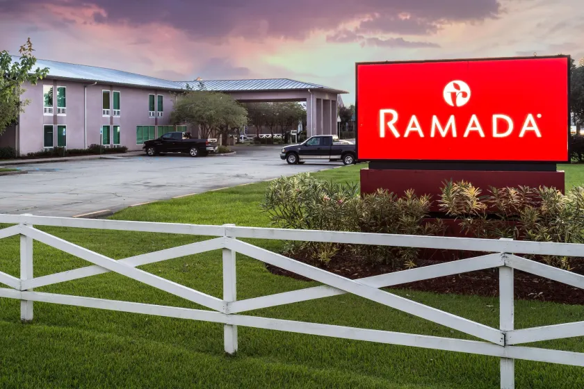 Ramada by Wyndham Luling - Image 1