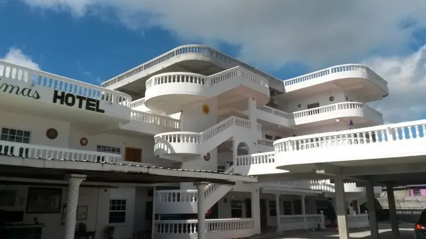 Las Palmas Hotel - Image 1
