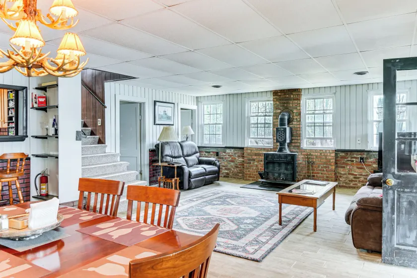 Cozy Home w/ Yard: Steps to Mississippi River - Image 1