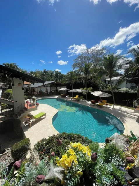 Parti Gras Hotel & Villas en Playa Potrero - Image 1