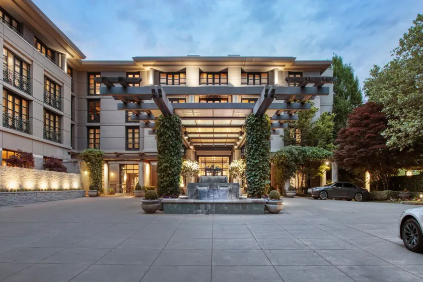 Bellevue Club Hotel - Image 1