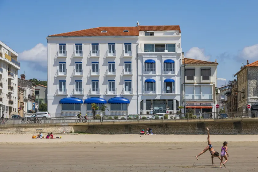 Le Grand Hôtel de la Plage - Image 1