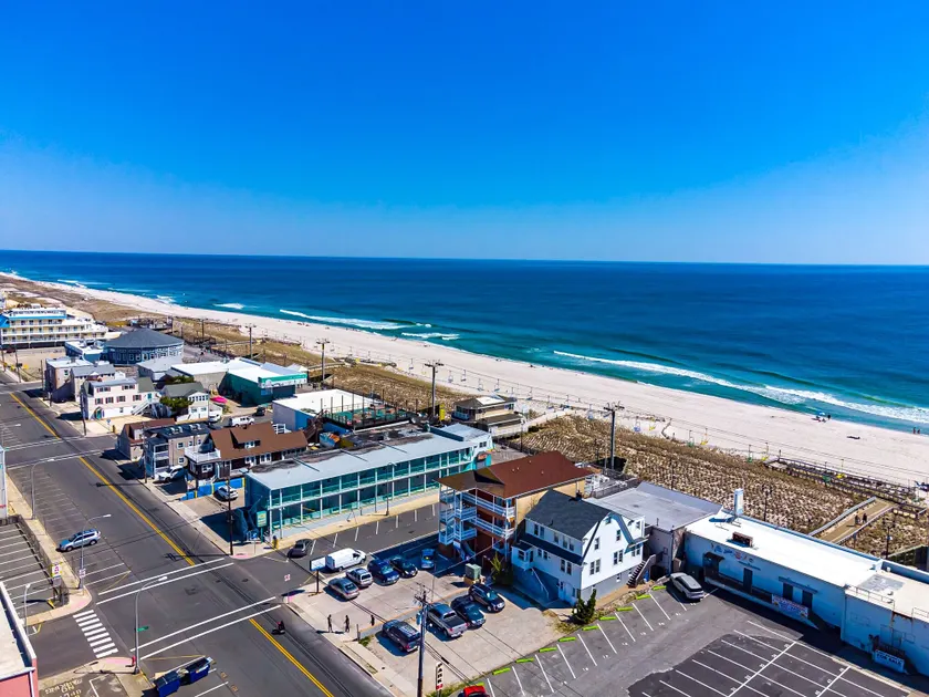 Boardwalk Sand & Surf Beach Hotel Oceanfront - Image 1
