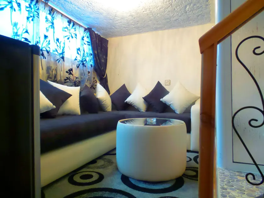 Riad Antek - Image 1