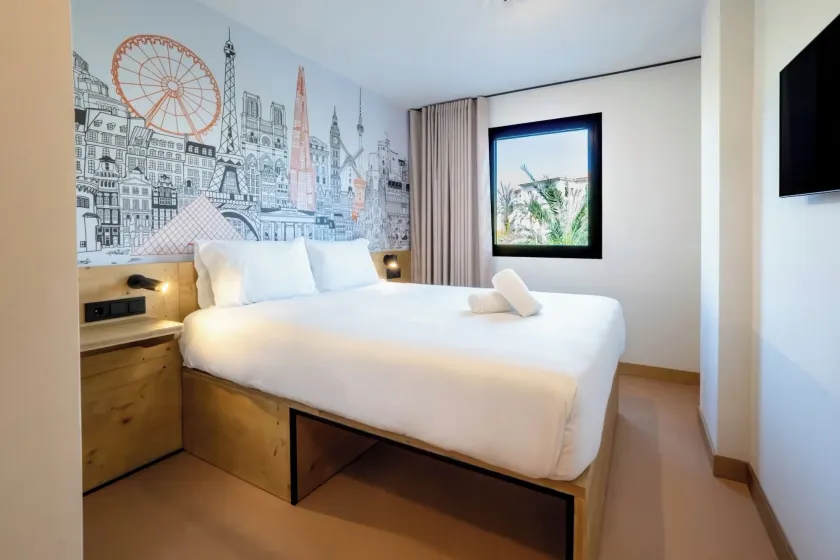 easyHotel Alicante Centro - Image 1