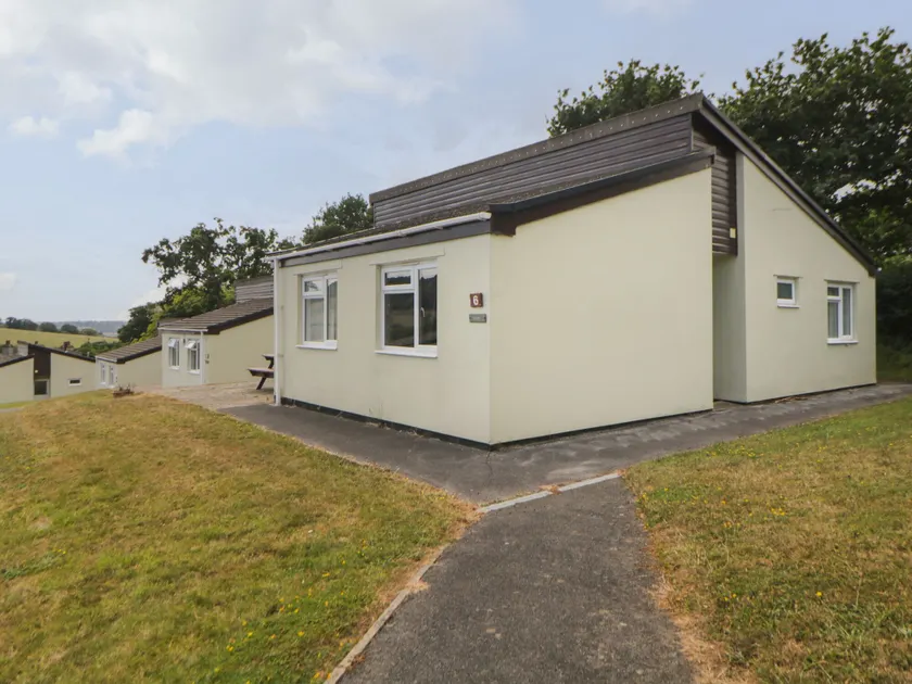Harcombe House Bungalow 6 - Image 1