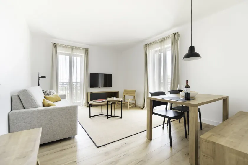 Port Plaza Apartments - Image 1