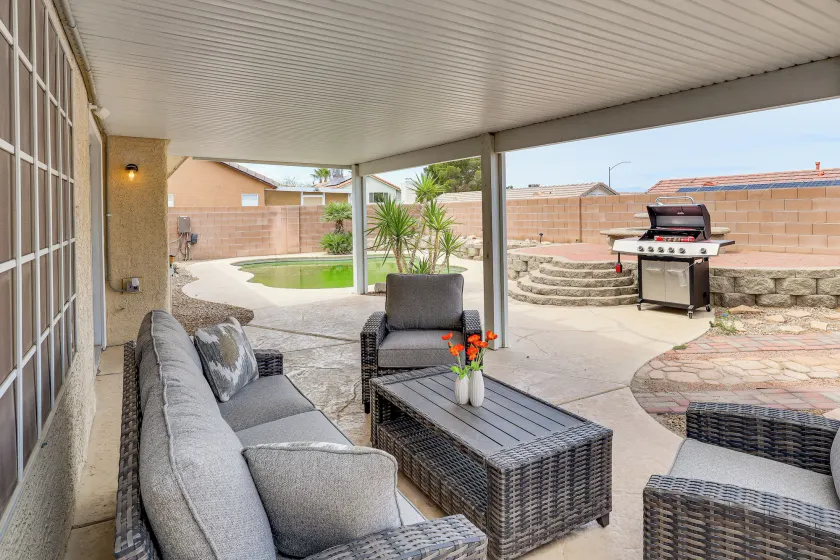 Poolside Chills, Hiking Thrills! Las Vegas Retreat - Image 1