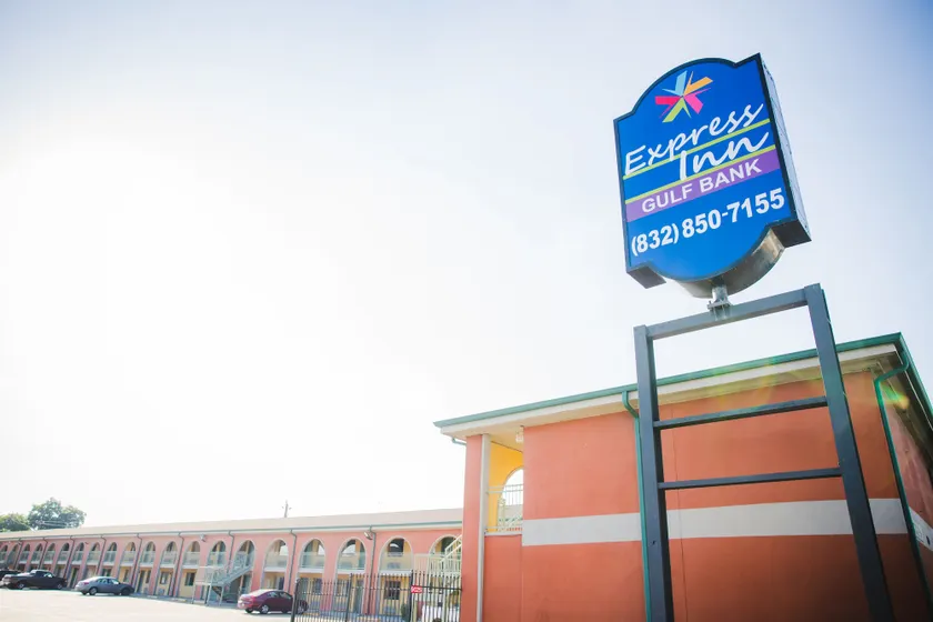 Express Inn Gulf Bank - Image 1