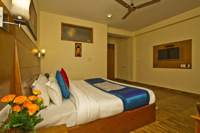 New Harmony Inn - Image 1