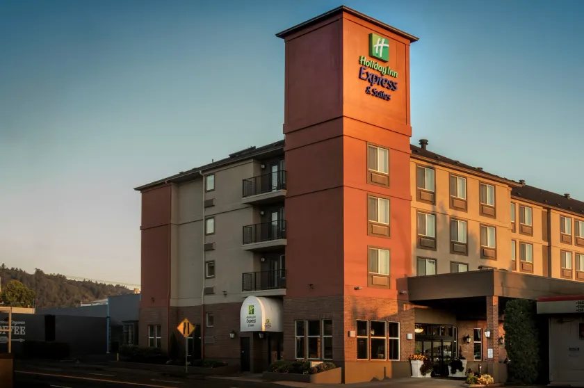 Holiday Inn Express Hotel & Suites Portland-Northwest Downtown by IHG - Image 1
