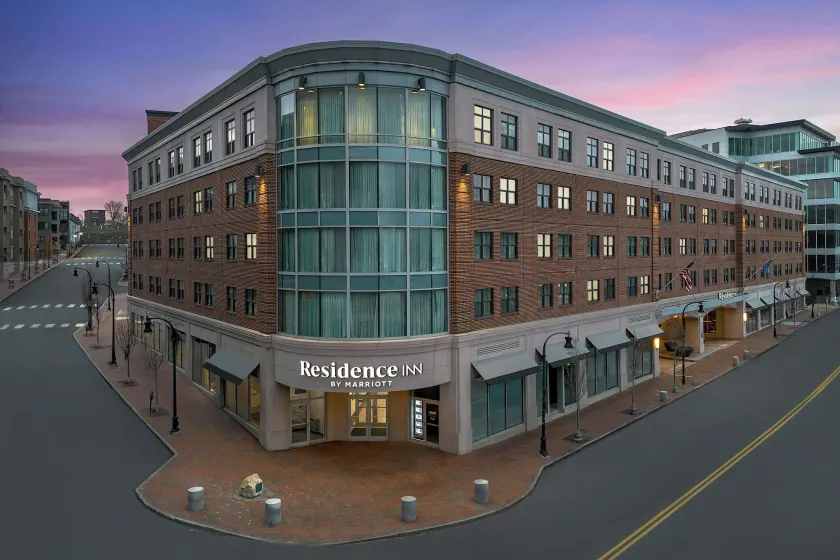 Residence Inn by Marriott Portland Downtown Waterfront - Image 1