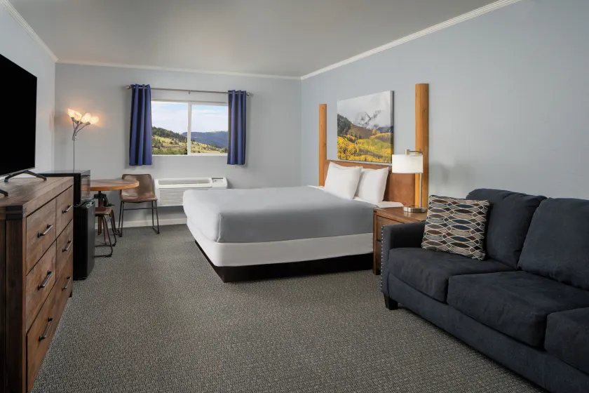 Gold King Mountain Inn - Image 1