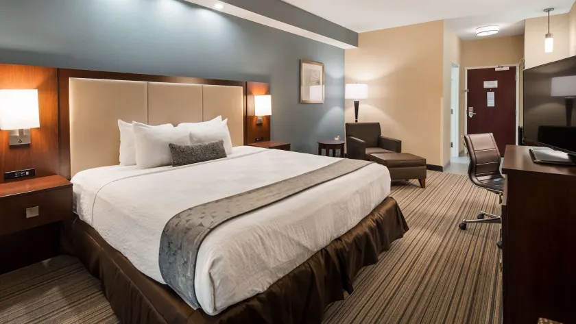 Best Western Plus Boardman Inn & Suites - Image 1
