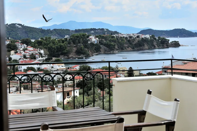 Eye Q Resort Seaview - Image 1