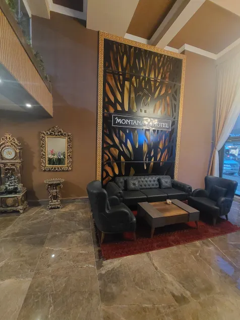 The Montana City Hotel - Lobby