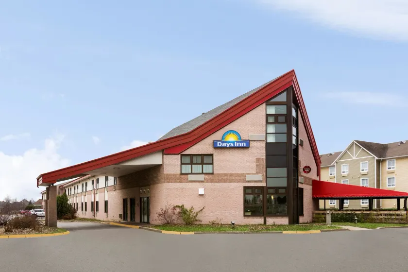 Days Inn by Wyndham Trois-Rivieres - Image 1