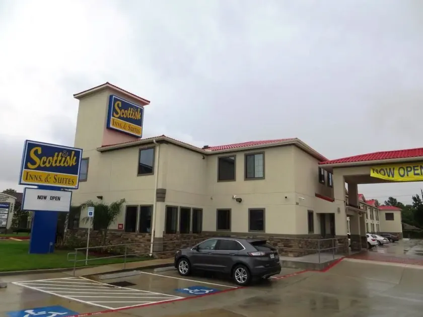 Scottish Inn and Suites - Image 1