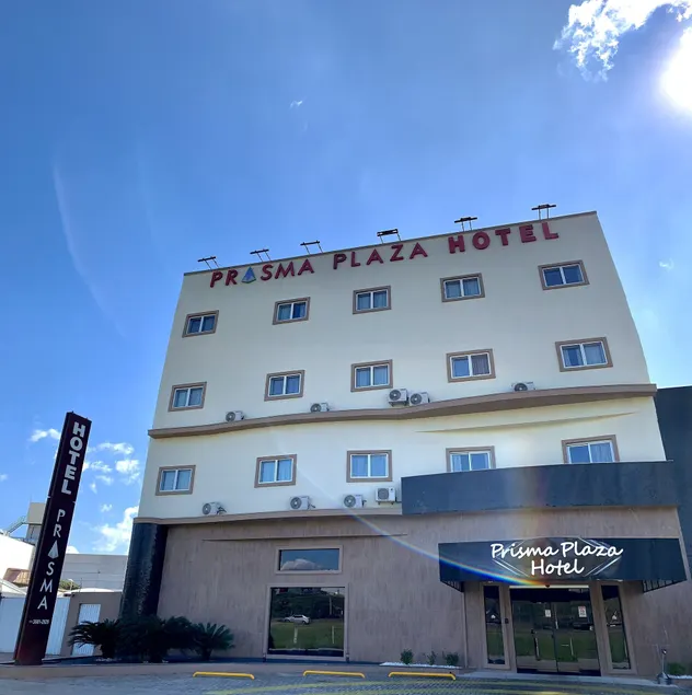 Prisma Plaza Hotel - Image 1