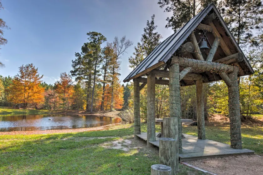 Beaver Creek Lodge Huntington Home with Pond - Image 1